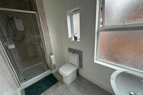 Upstairs Shower.jpg