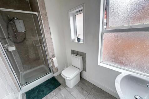 Upstairs Shower.jpg