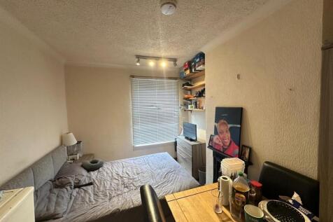 room 4 (1).jpg