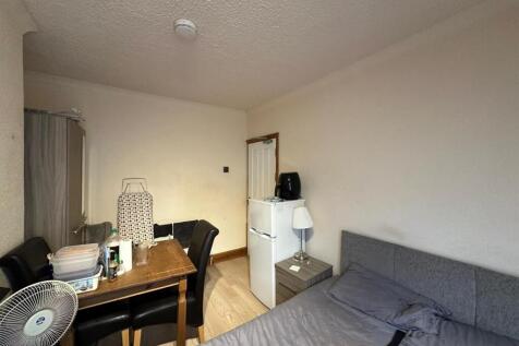 room 4 (2).jpg