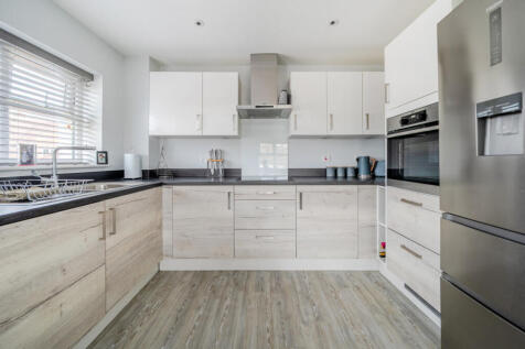 1377370-5-690cacb...