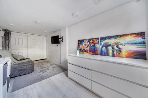 1350469-2-68bed54...