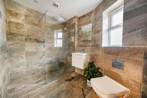 1358159-4-68de802...