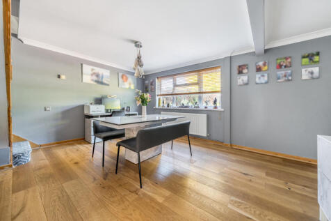 1362866-4-68e3c7d...