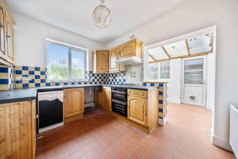 1370882-7-68f2088...