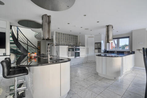 1371406-3-68fc9d1...