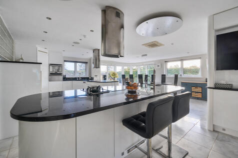 1371406-7-68fc9d9...