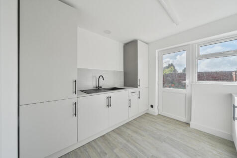 1371438-6-68f6416...