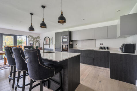 1373467-6-690b55e...