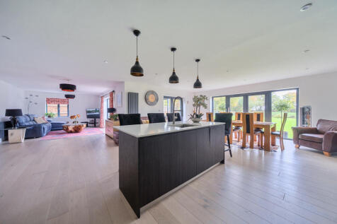 1373467-12-690b58...