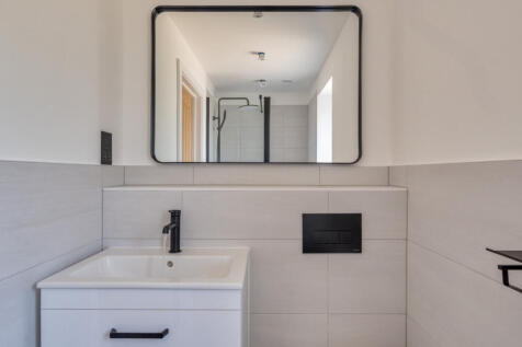 1300942-3-6853e9e...