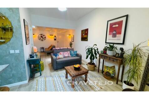 Stylish furnished 1 bed apartment, in historical area of Tomar