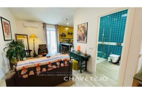 Stylish furnished 1 bed apartment, in historical area of Tomar