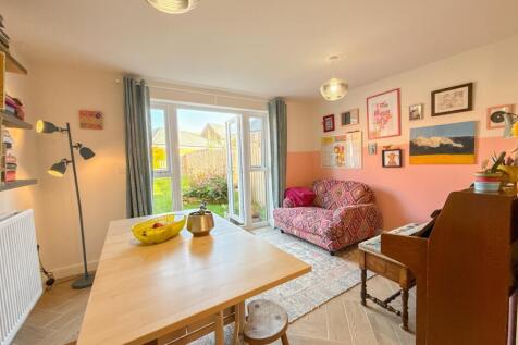 Sitting/Dining Area