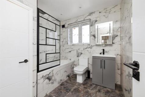 F bathroom.jpg