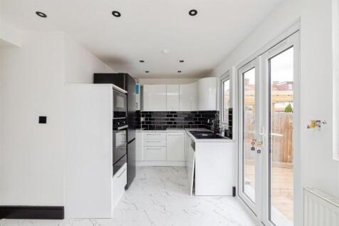 Kitchen 2.jpg