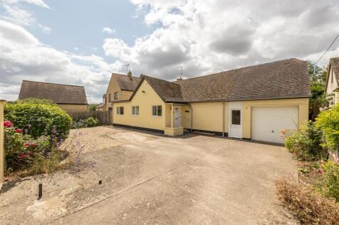 Generous driveway with electric gates