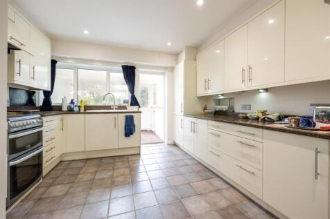 Ample modern kitchen, utility behind
