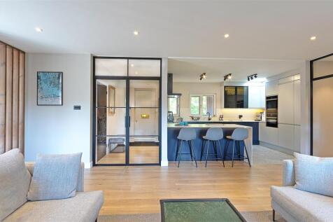 Lounge / Kitchen