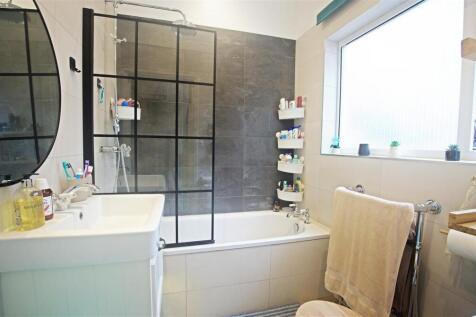 Bathroom ( Ground