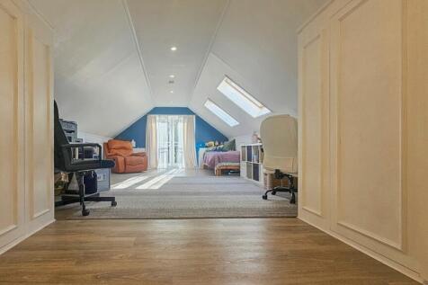 To Book A Viewing Call TPS Lostwithiel on 01208 87