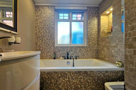 To Book A Viewing Call TPS Lostwithiel on 01208 87