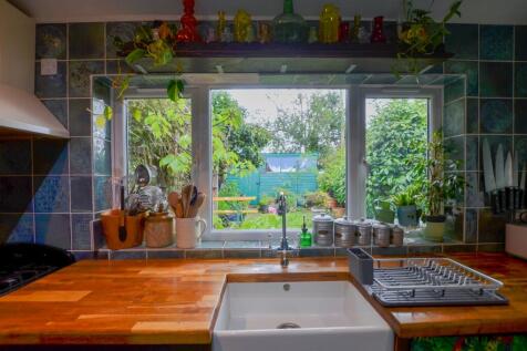 To Book A Viewing Call TPS Lostwithiel on 01208 87