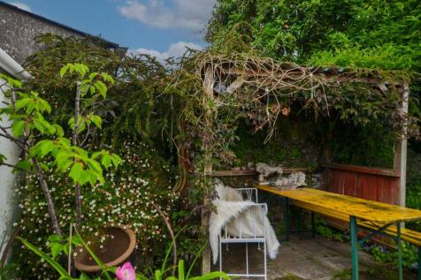 To Book A Viewing Call TPS Lostwithiel on 01208 87