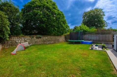  7 Reeds Park To Book A Viewing Call TPS Lostwithi