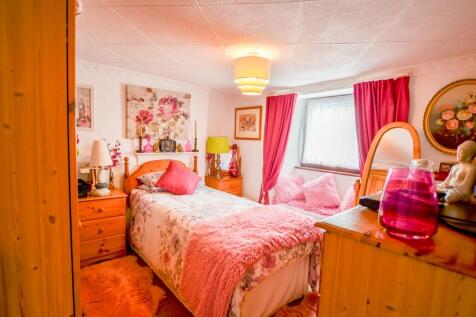 25 North Street TPS Bodmin Branch 01208 872728-28