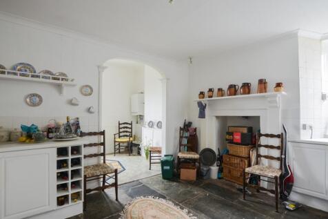 Hill House - TPS 01208 872728 -1