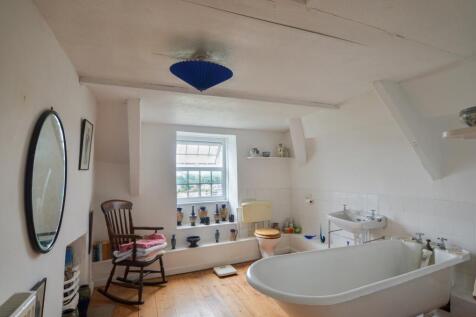 Hill House - TPS 01208 872728 -14