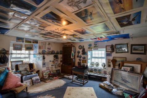 Hill House - TPS 01208 872728 -15