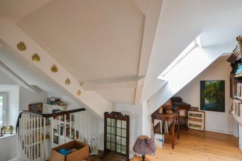 Hill House - TPS 01208 872728 -16