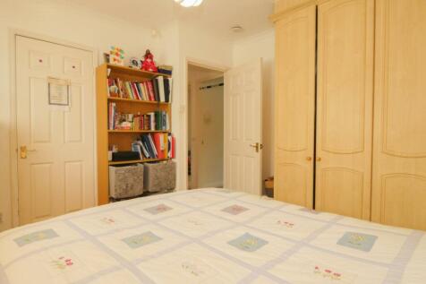 MAIN BEDROOM