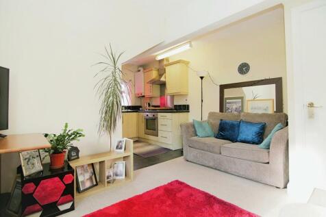 LIVING TROOM/ KITCHEN