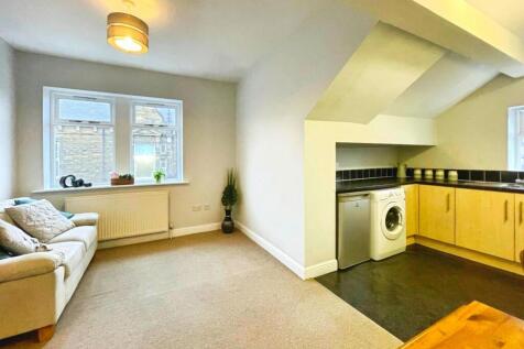 LIVING / KITCHEN