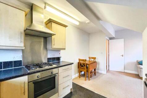 LIVING / KITCHEN
