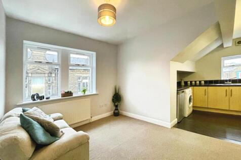 LIVING / KITCHEN