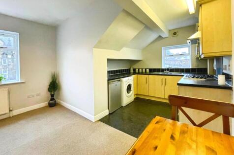 LIVING / KITCHEN