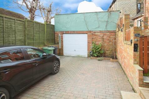 DRIVEWAY/GARAGE