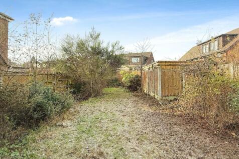 5REAR GARDEN