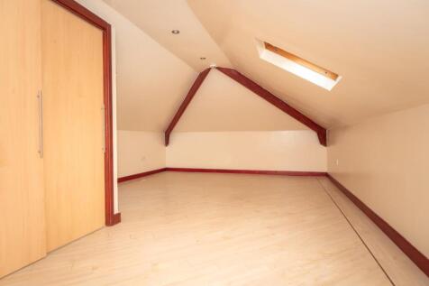 ROOM IN ROOF