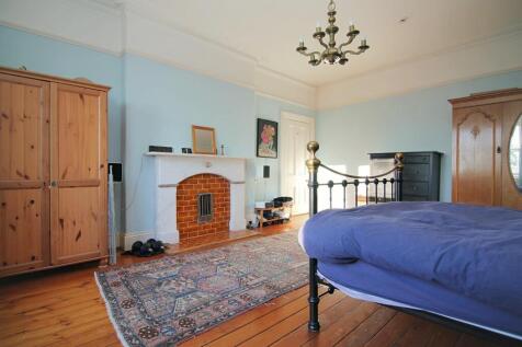 MAIN HOUSE BEDROOM