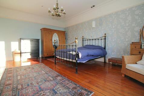 MAIN HOUSE BEDROOM