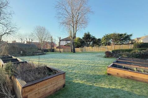 EXTENSIVE GARDEN