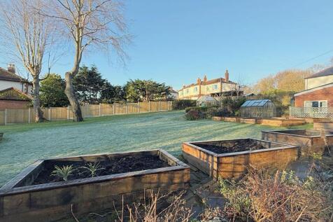 EXTENSIVE GARDEN