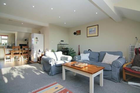 FLAT B LIVING ROOM