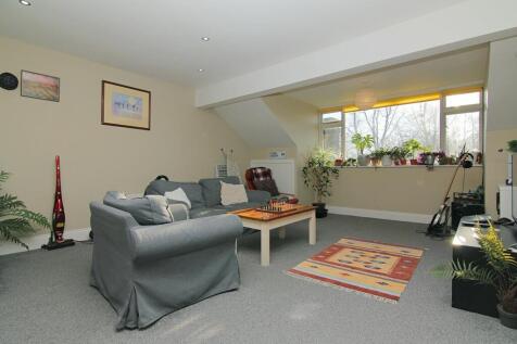 FLAT B LIVING ROOM