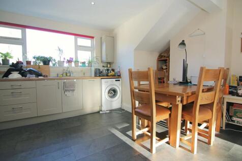FLAT B KITCHEN/DINER